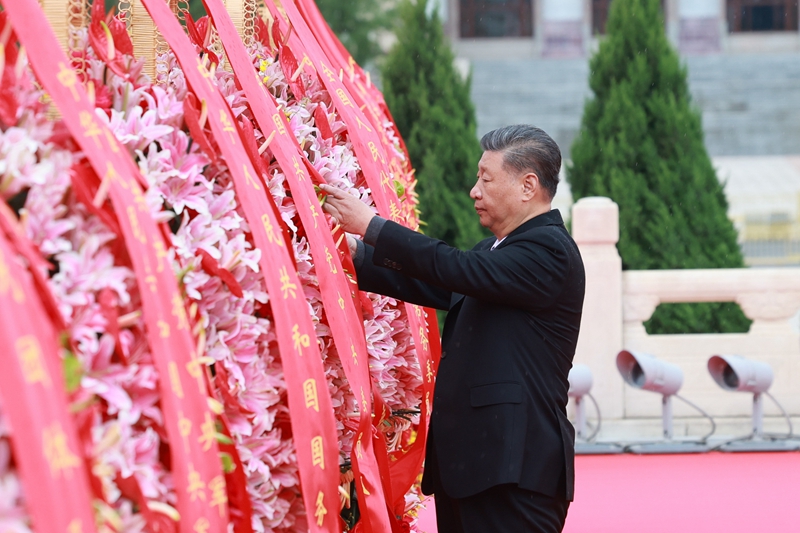 习近平等党和国家领导人出席烈士纪念日向人民英雄敬献花篮仪式